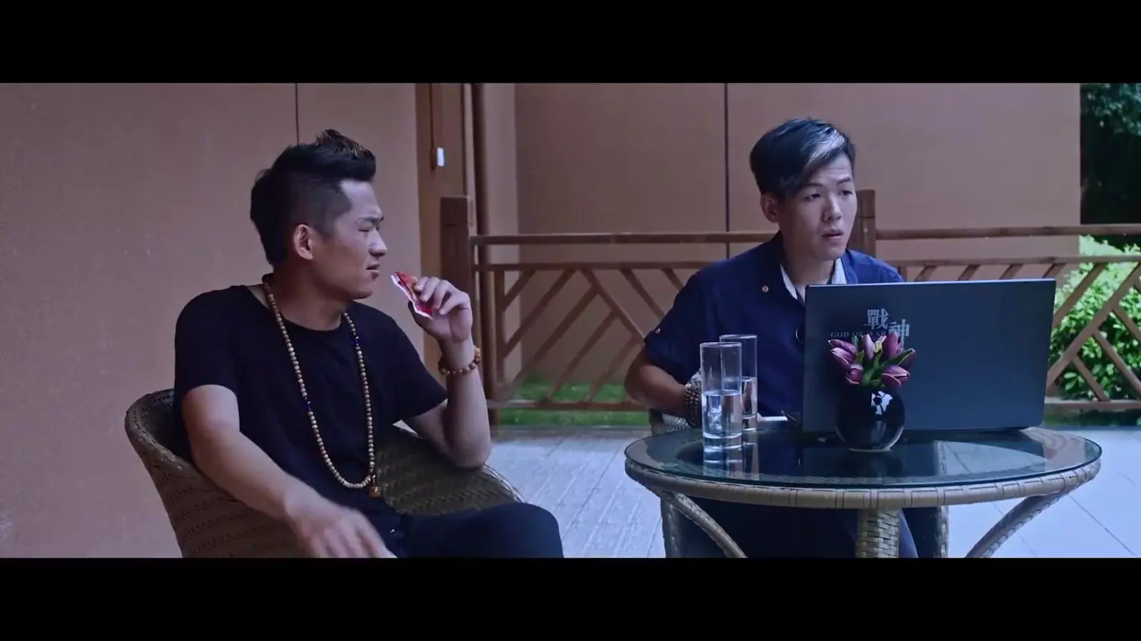 《血月惊魂》：家??庭温情与艺术救赎的完美融合？这惊悚片有点东西！